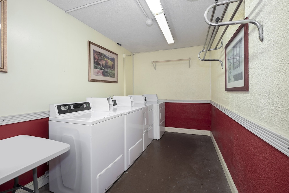 Red Roof Inn Murray - photo 23