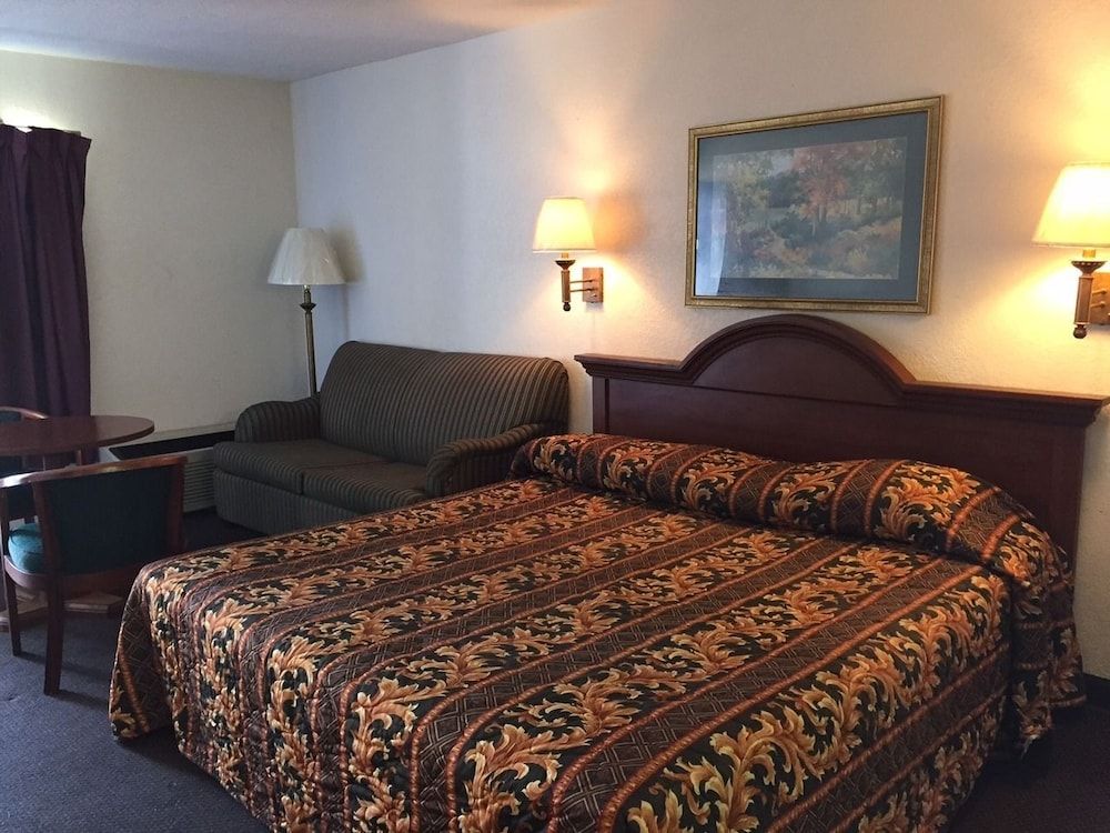Ashburn Inn & RV Park - photo 12