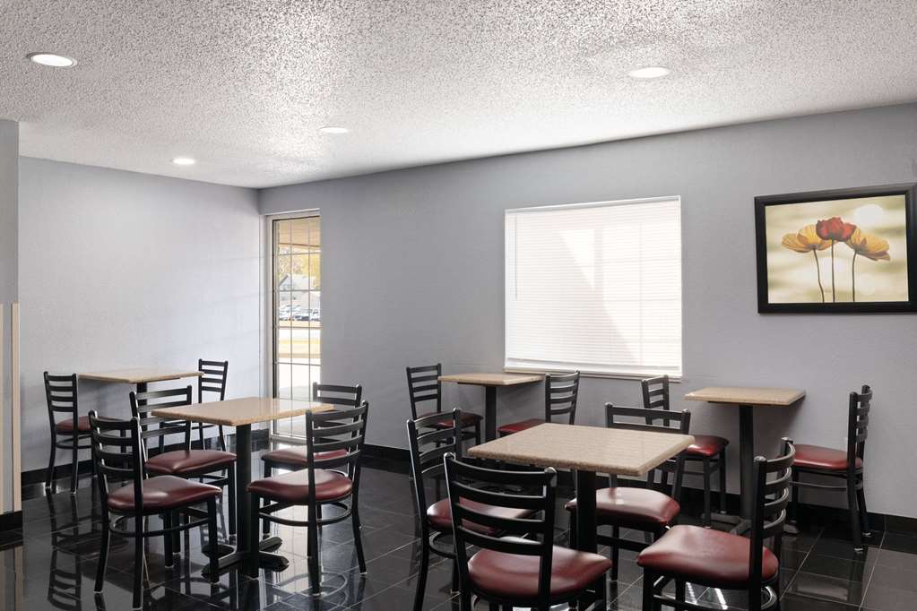 Days Inn & Suites by Wyndham Green Bay WI. - photo 39
