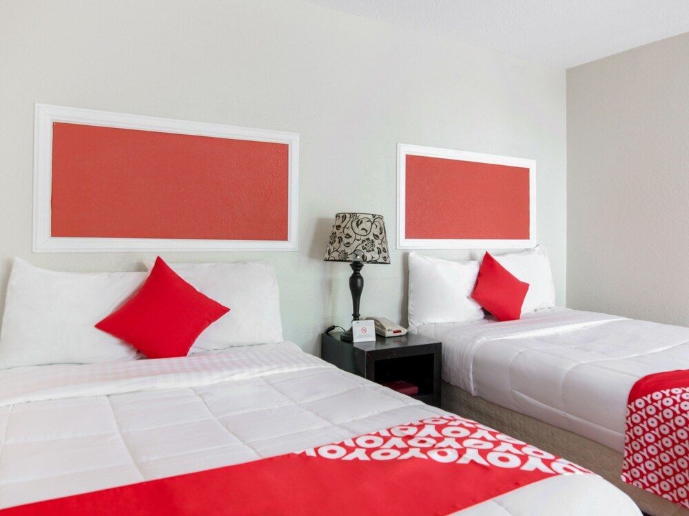 OYO Hotel Houston TX near Medical Center NRG Stadium - photo 16