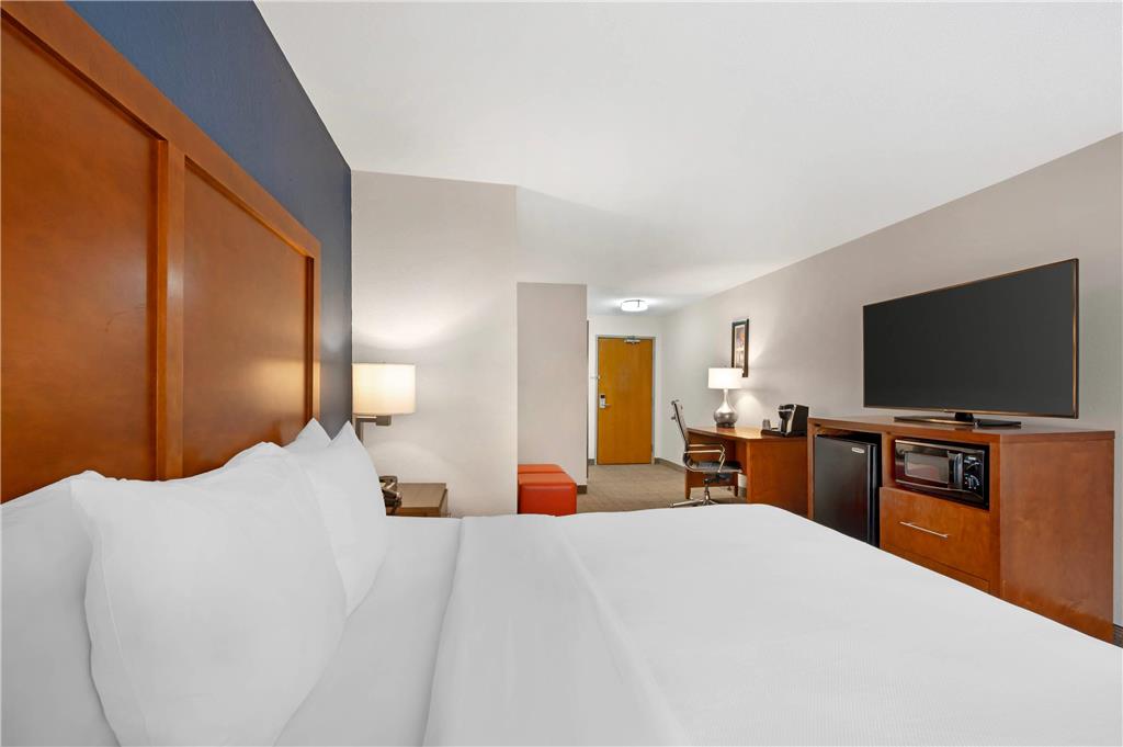 Comfort Inn & Suites North Greenfield - photo 25