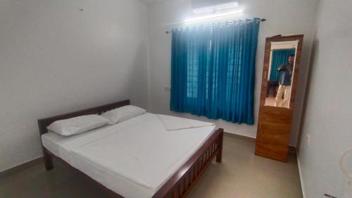 Azza Home