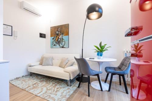 Assunta Exclusive Apartment with Balcony Top Collection — 4-Star Luxury Hotel in Milan, Italy