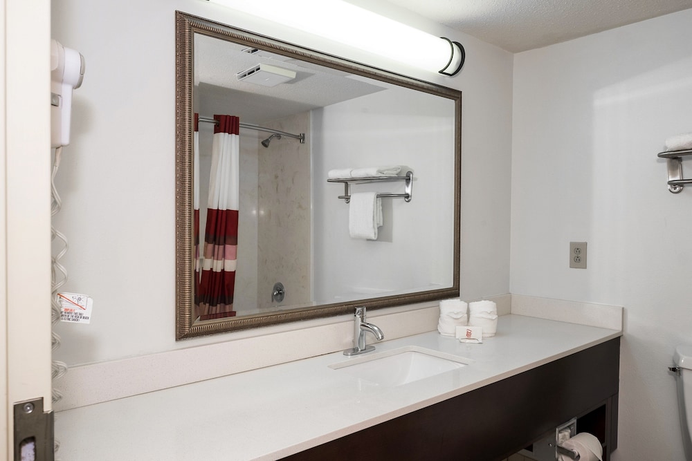 Red Roof Inn & Suites Stafford VA - photo 19