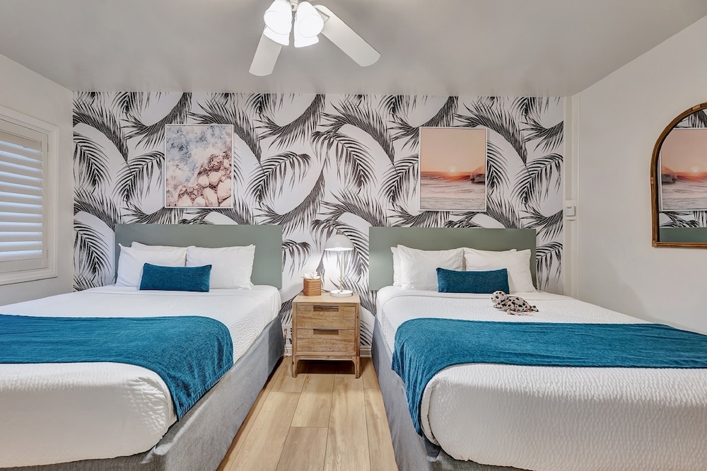 Santa Monica Hotel - photo 15