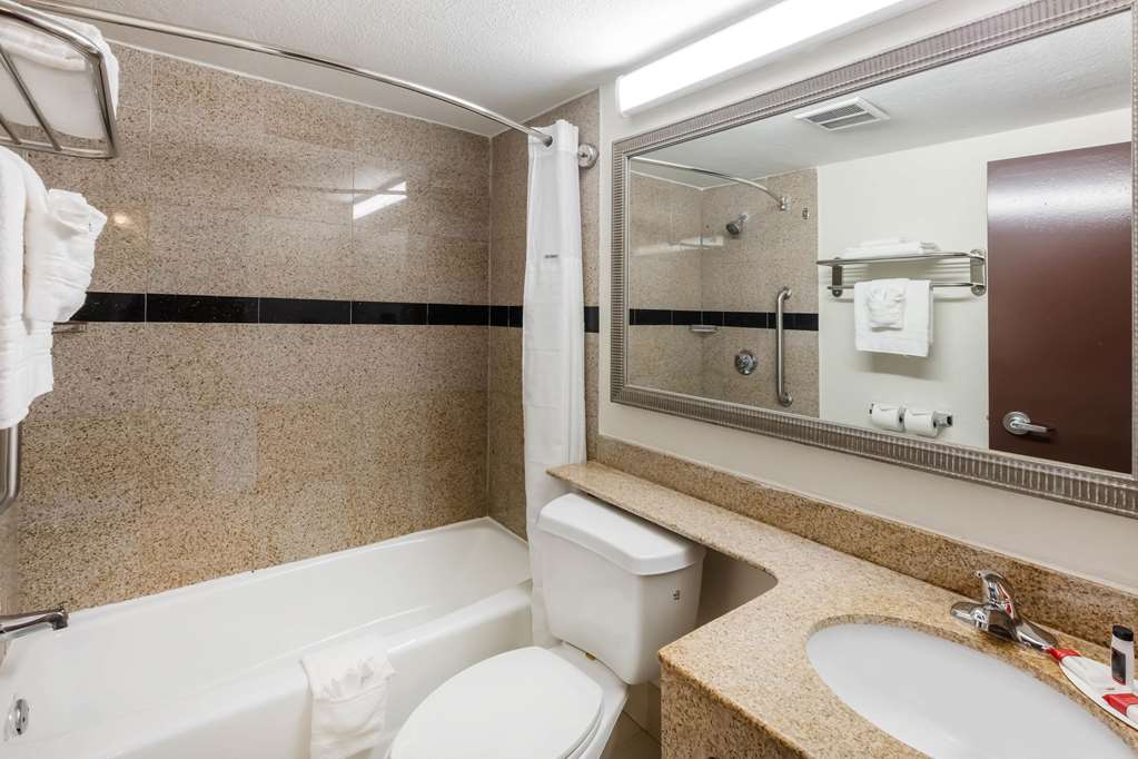Super 8 by Wyndham Beaumont I 10 South College St - photo 22