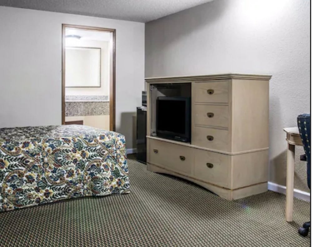 FairBridge Inn Express Battle Creek - photo 10