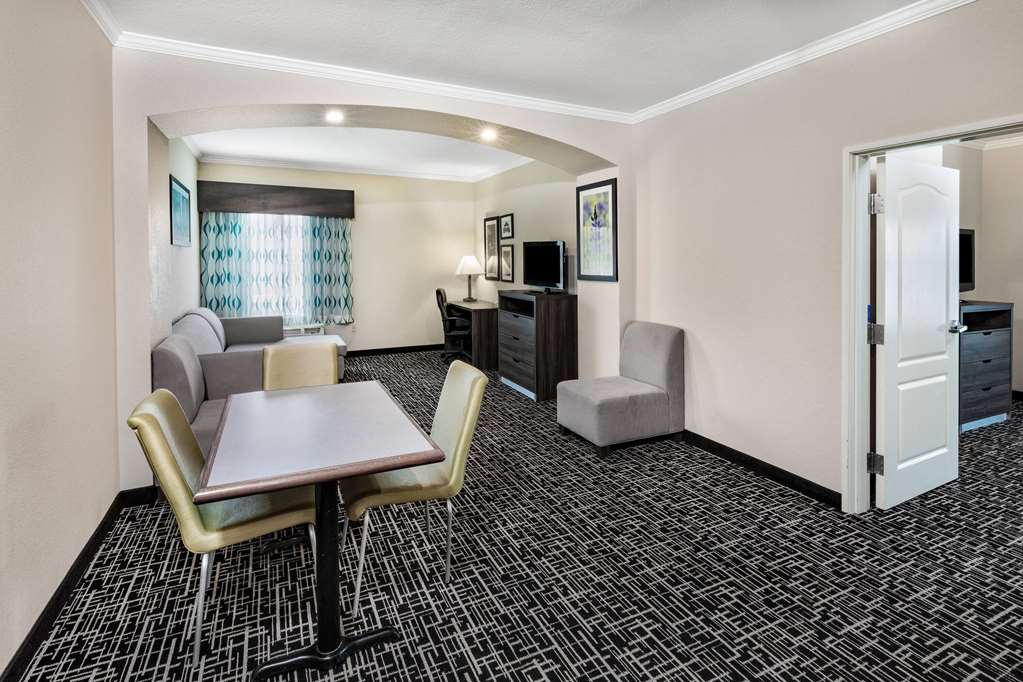 La Quinta Inn & Suites by Wyndham Garland Harbor Point - photo 40