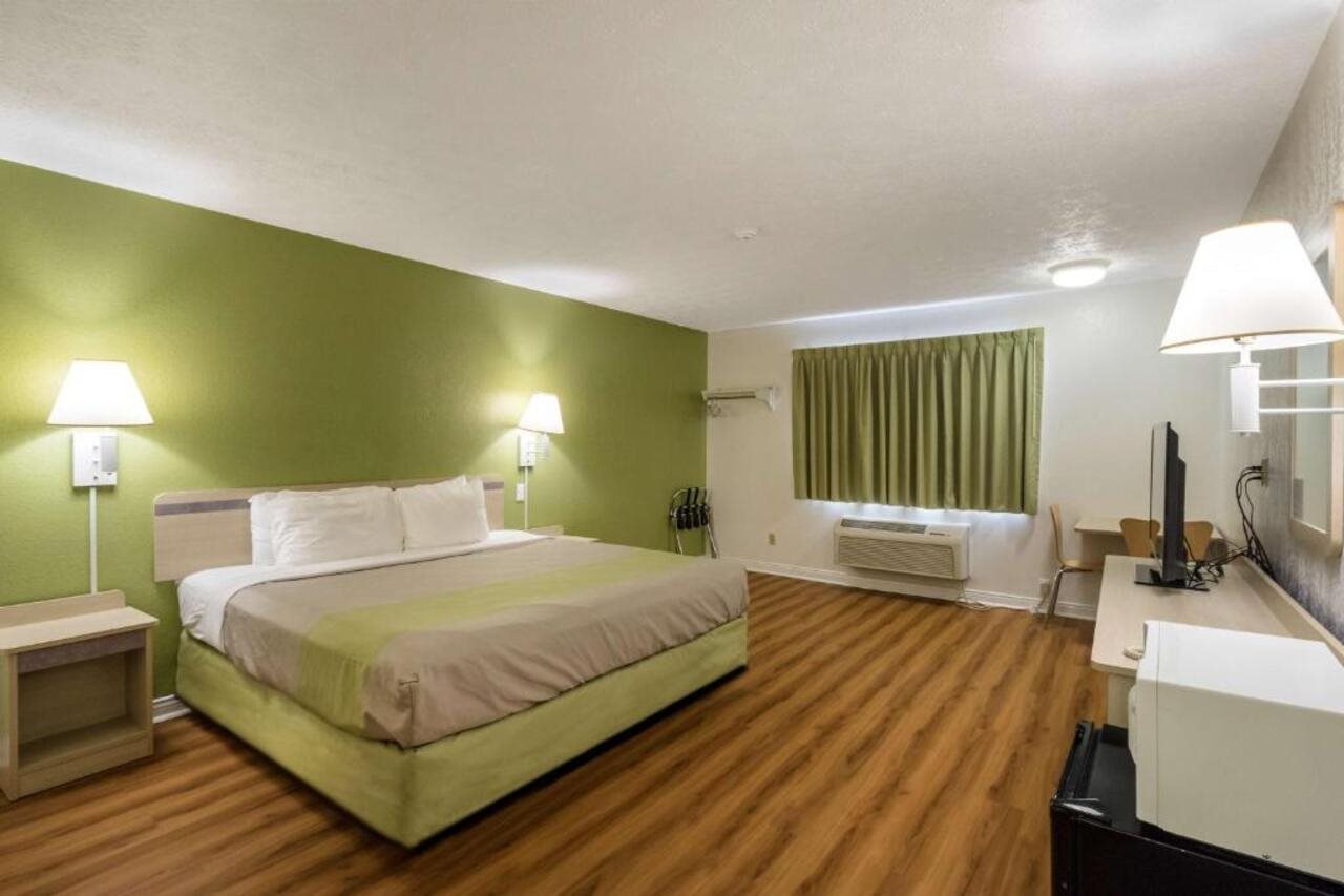 Red Roof Inn Greencastle South Cloverdale - photo 10