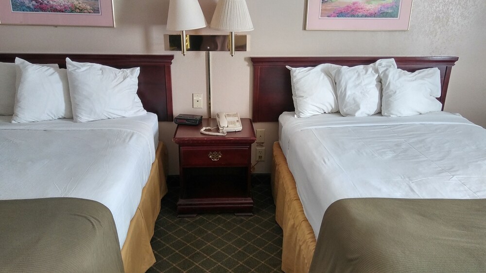 Briarwood Inn of Sparta - photo 18
