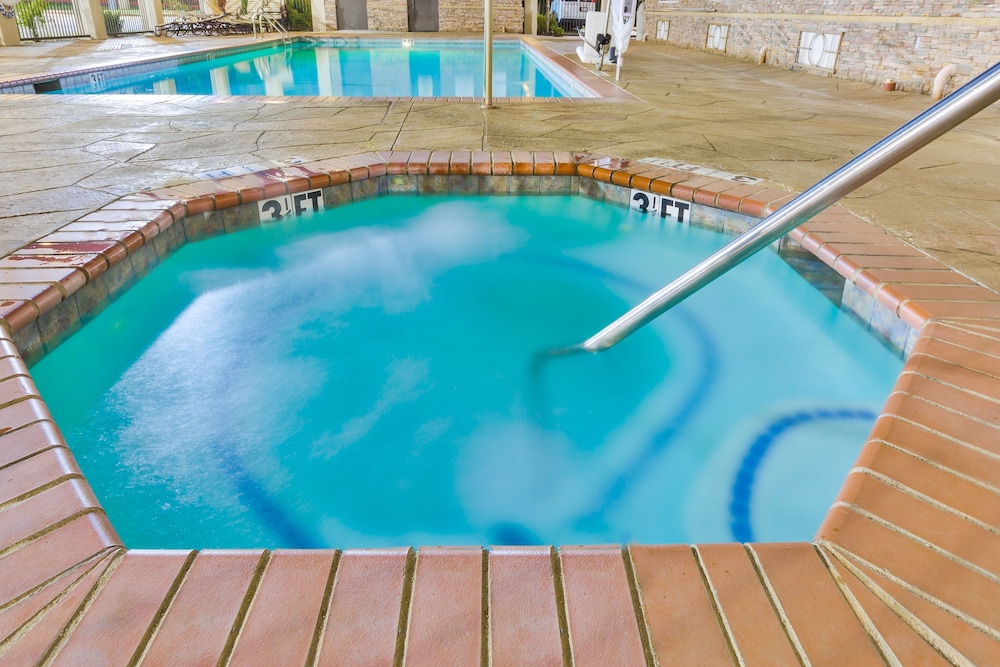 Holiday Inn Express Palestine by IHG - photo 33
