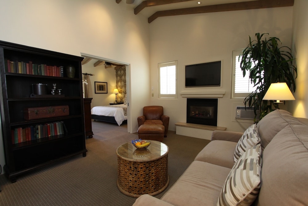Cypress Inn - photo 10