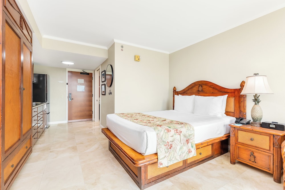 Luana Waikiki Hotel & Suites - photo 66