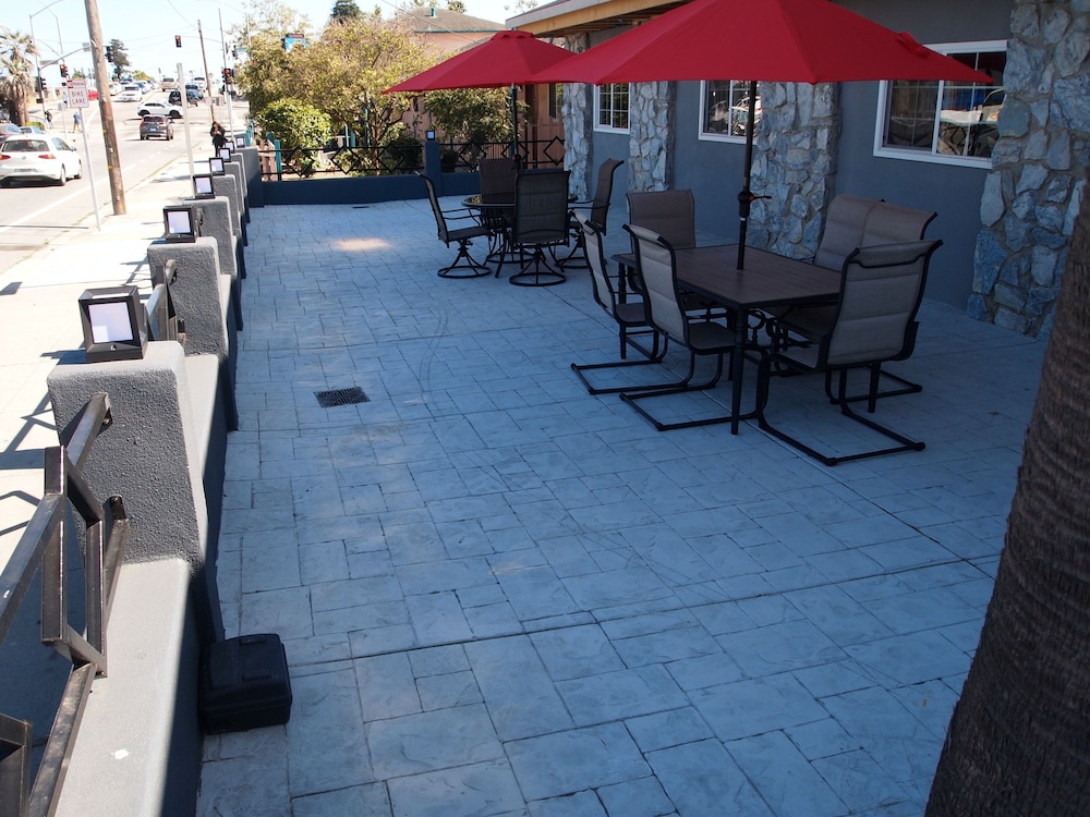 Surf City Inn and Suites - photo 51