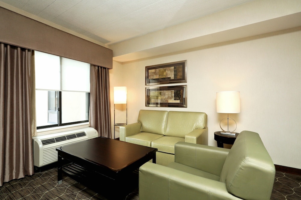 Hampton Inn & Suites Parsippany North - photo 15