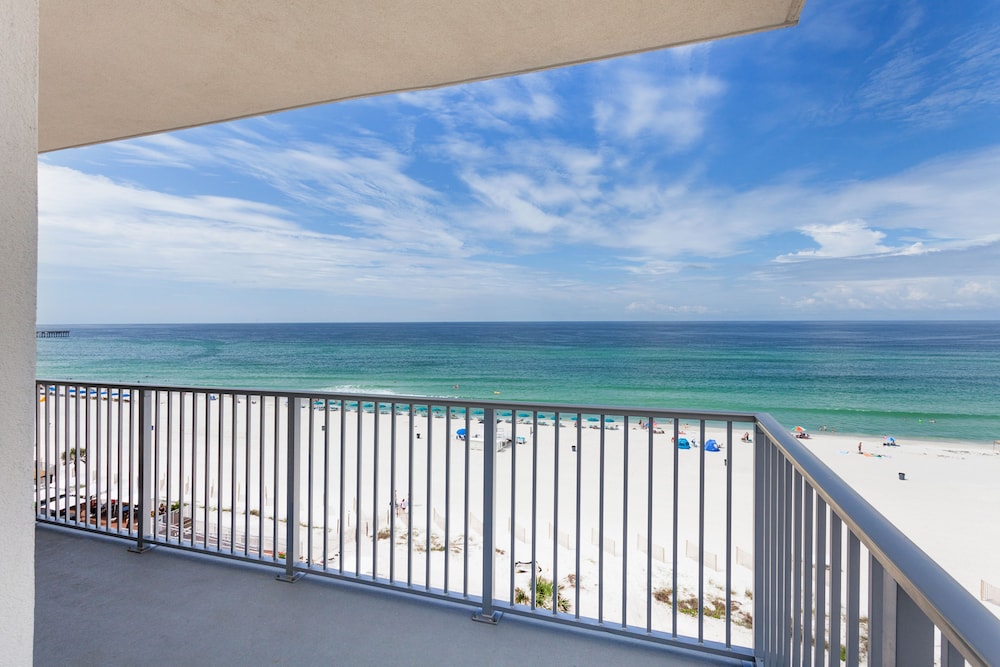 Holiday Inn Express & Suites Panama City Beach Beachfront by IHG - photo 25