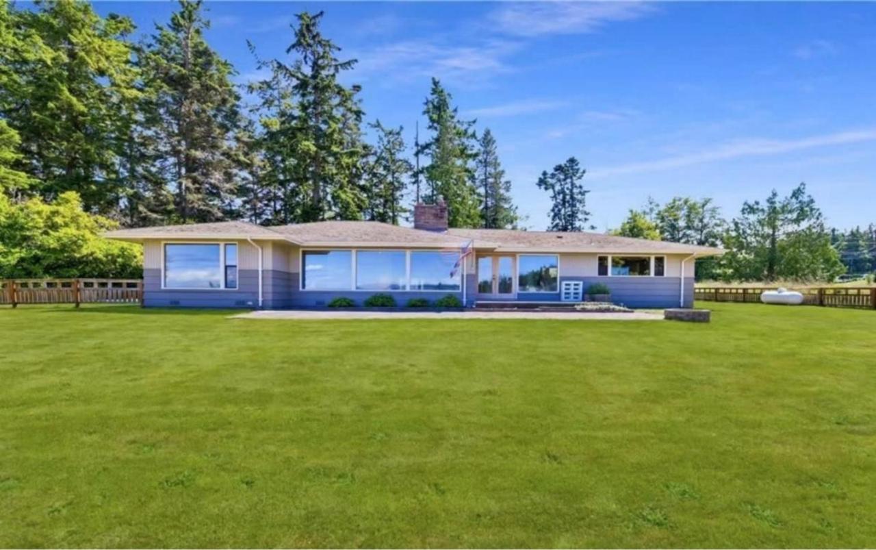 Perch Balda Getaway - carbon neutral hotel in Oak Harbor