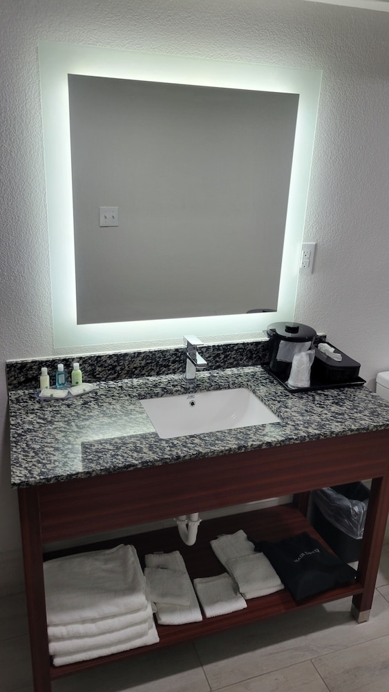 Quality Inn Forsyth near GA Public Safety Training Center - photo 16