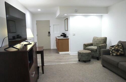 Eagles Nest Hotel - photo 16