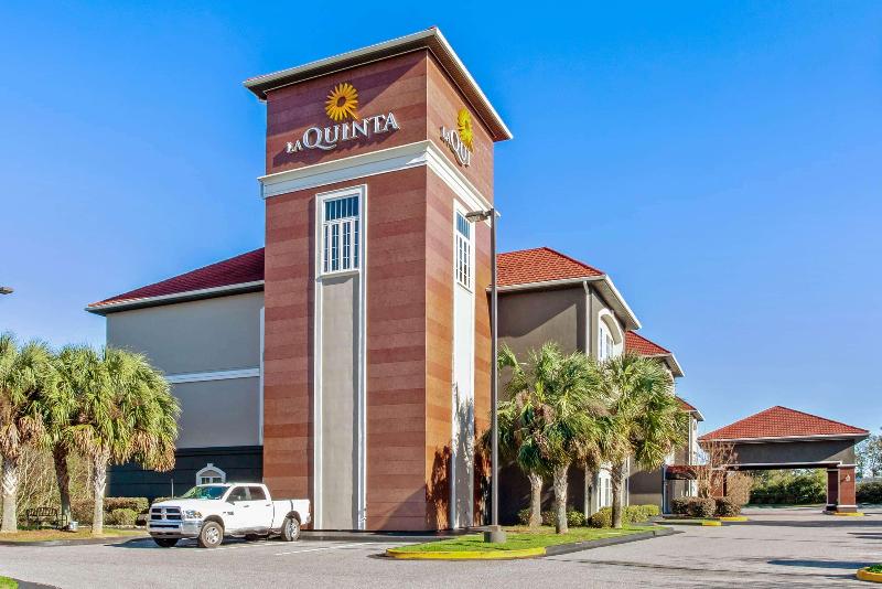 La Quinta Inn & Suites by Wyndham Mobile Tillman's Corner - photo 2