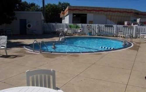 Home Town Inn 4442390 — Flint