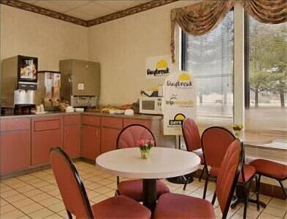 Days Inn by Wyndham White House - photo 4