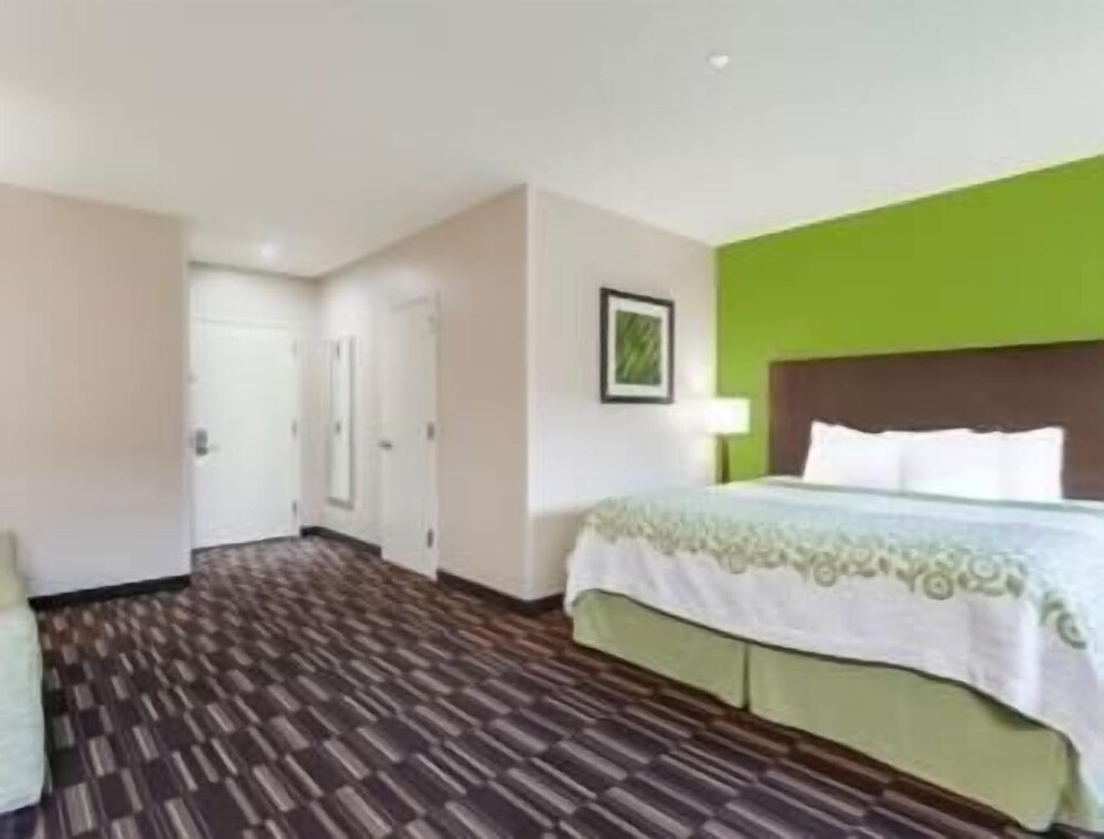 Days Inn & Suites by Wyndham Jamaica JFK Airport - photo 3