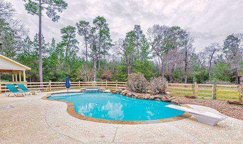 Country Getaway 4 Bedroom Resort in 10 Acre Lot — hotel in Magnolia