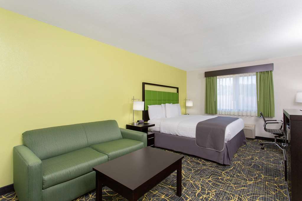 AmericInn by Wyndham Delafield Waukesha Milwaukee - photo 8