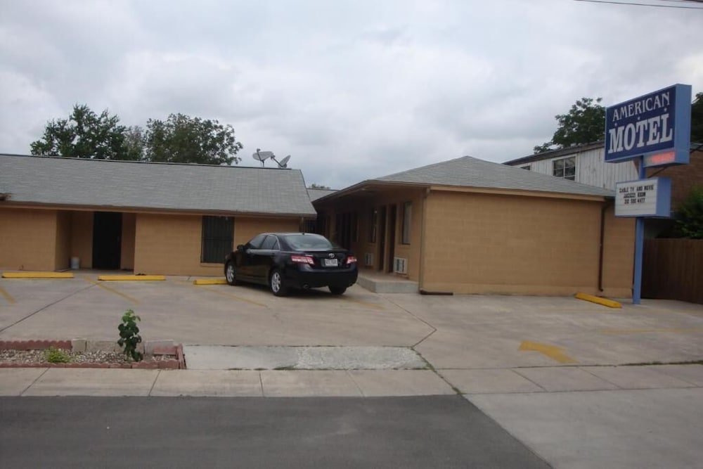 American Motel - photo 13