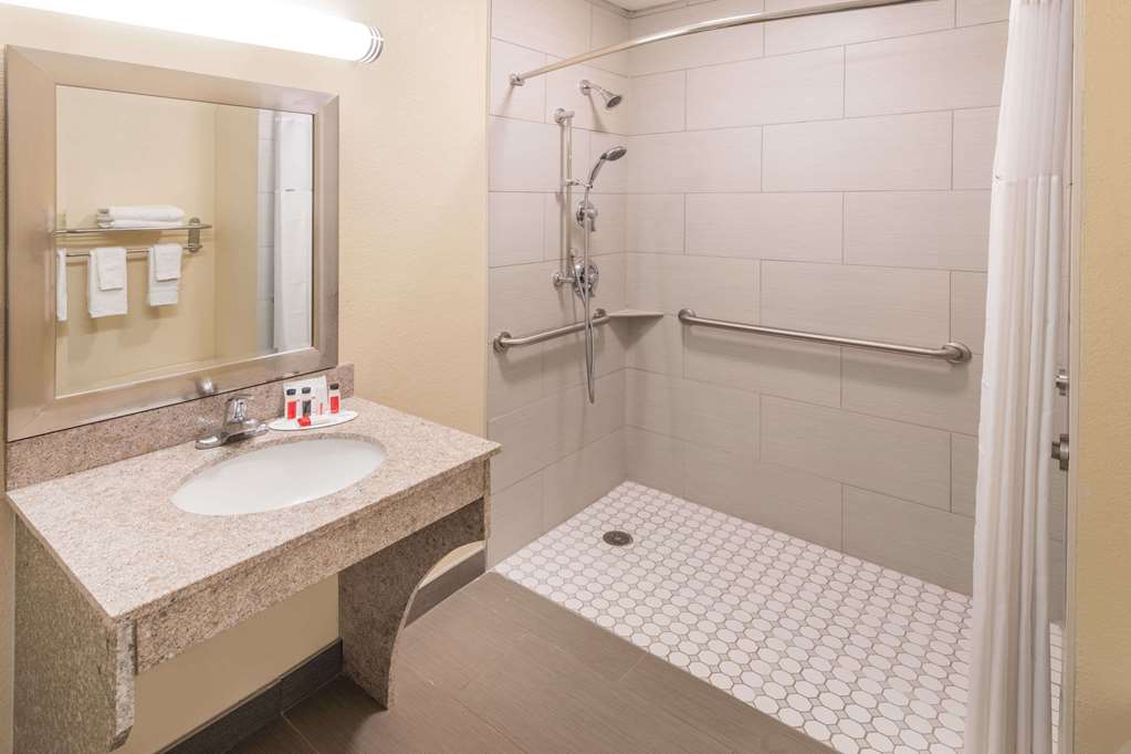 Days Inn by Wyndham Madison - photo 8
