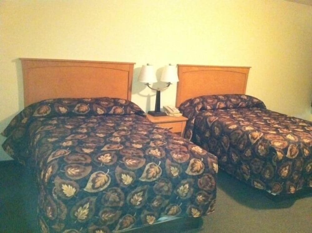 Circle 6 Motel — Weyburn — photo 4