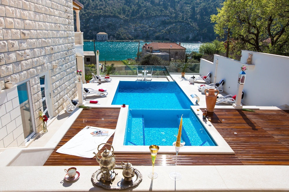 Villa Arion — 4-Star Luxury Hotel in Dubrovnik, Croatia