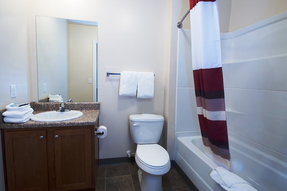 Red Roof Inn & Suites Dickinson - photo 24
