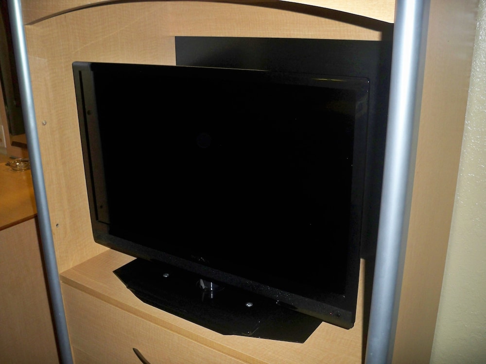 Scottish Inn & Suites - photo 39