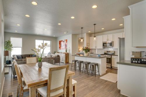 Modern Heber City Getaway Mountain View Hot Tub in Heber, United States