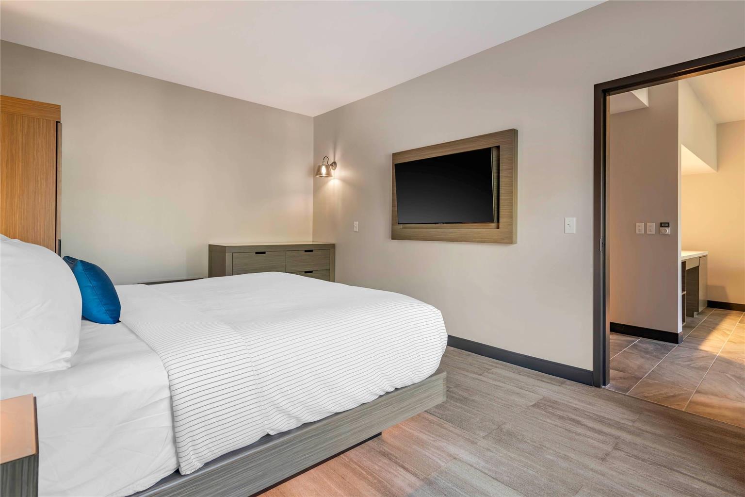 Cambria Hotel Lake Placid Lakeside Resort - photo 43