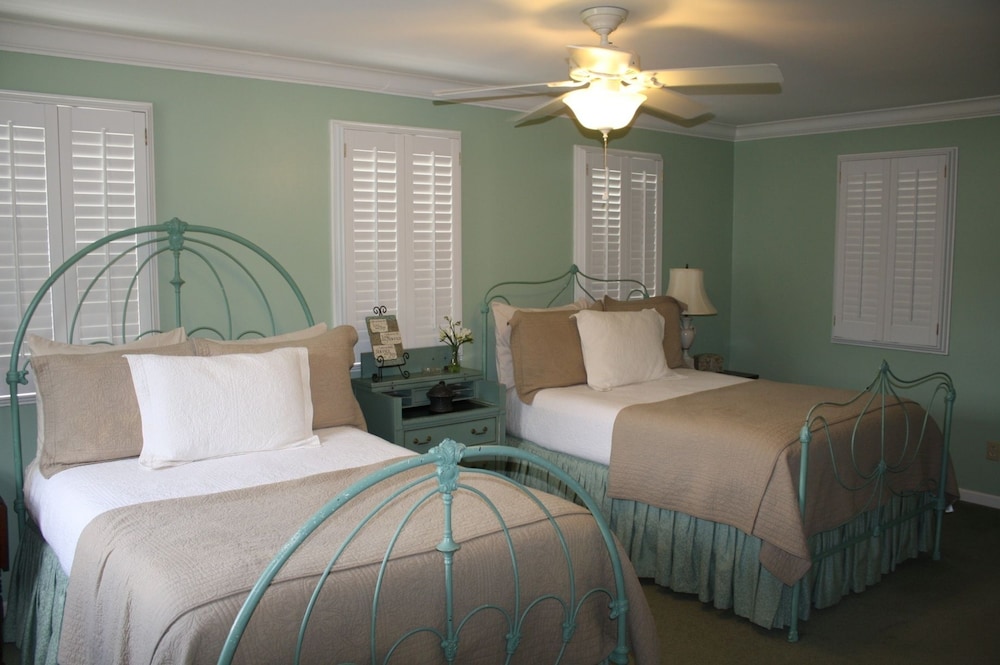 The Green Tree Inn - photo 16