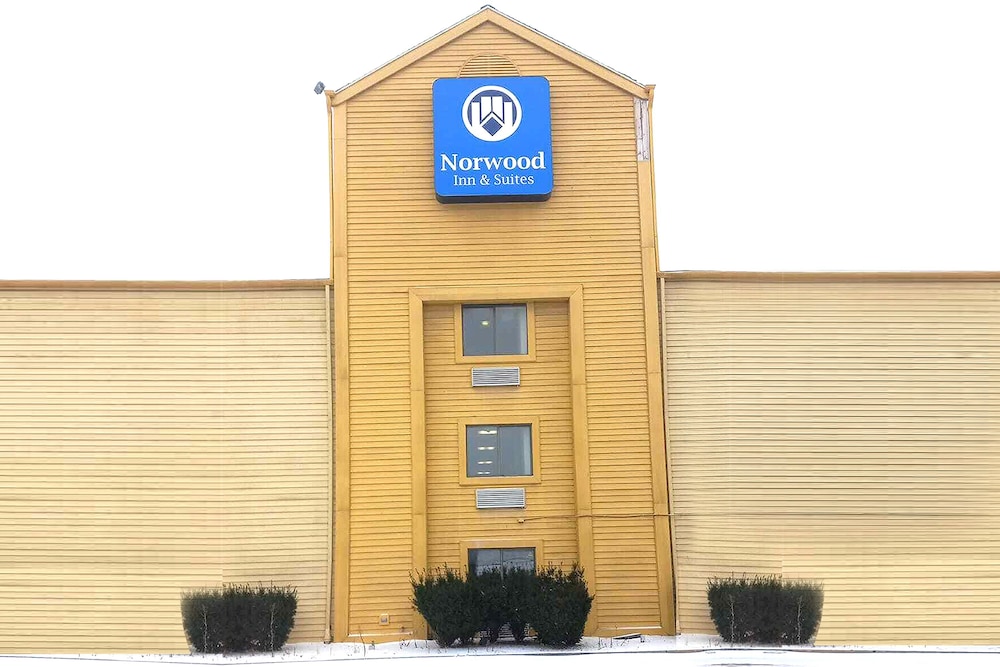 Norwood Inn & Suites Milwaukee - photo 38