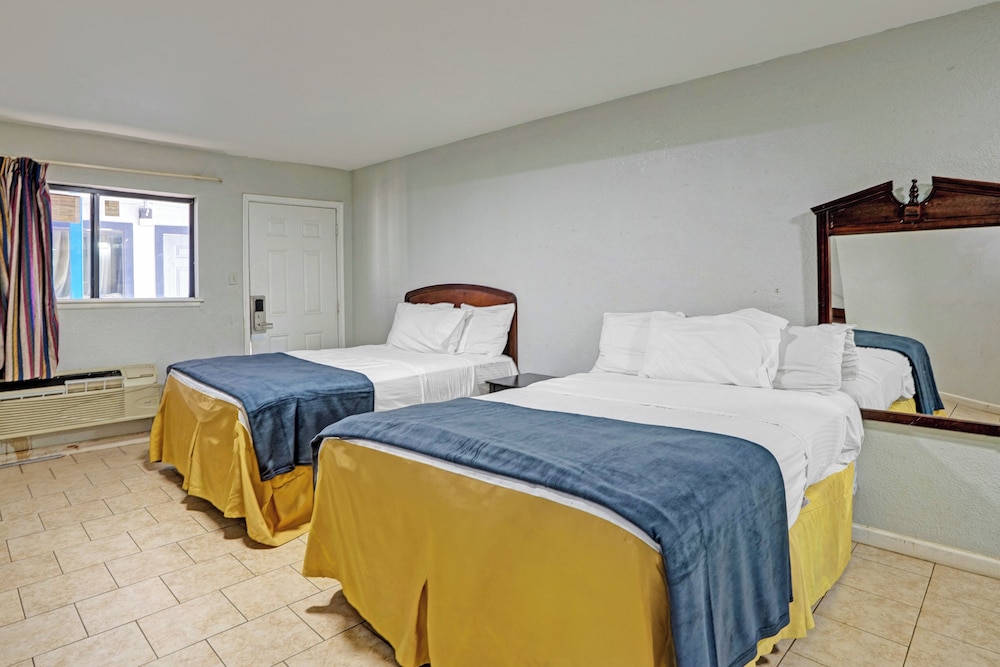 Super 7 Inn By OYO San Antonio NW Medical Center - photo 23