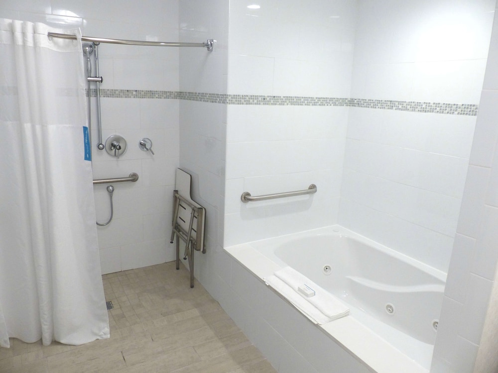 Hampton Inn Paramus - photo 25