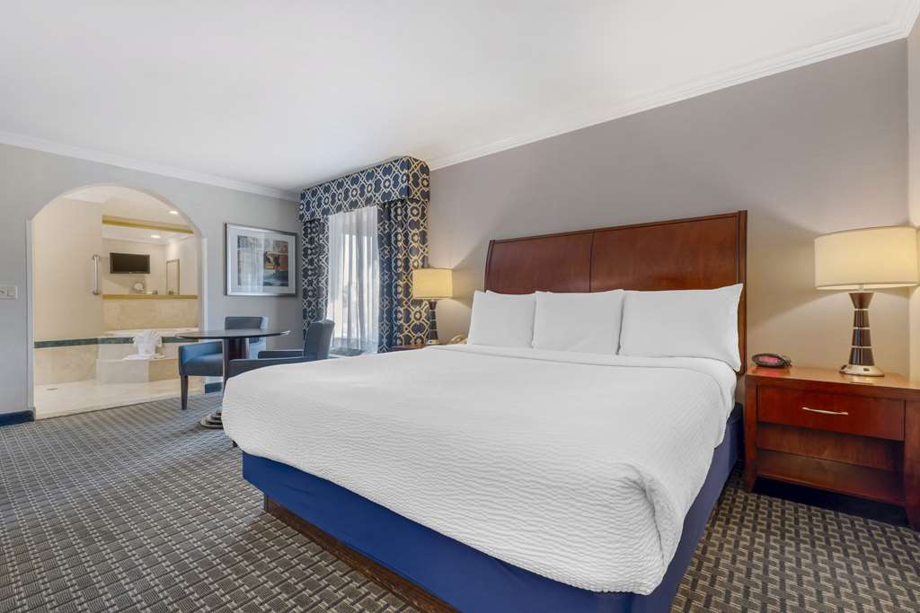 Best Western Plus Marina Shores Hotel - photo 25