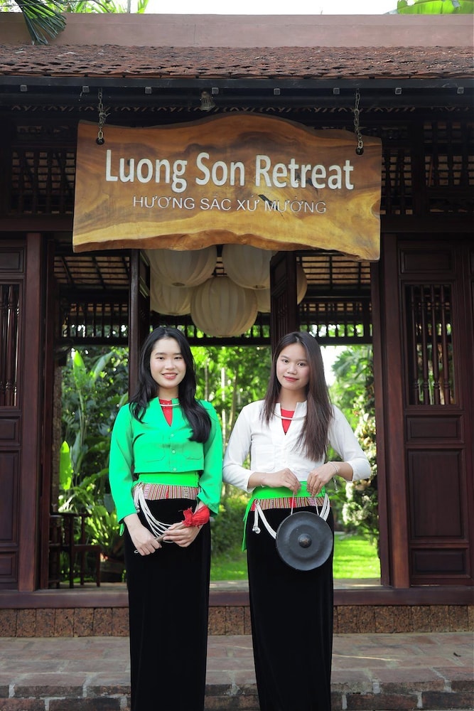 Luong Son Retreat — Luong Son