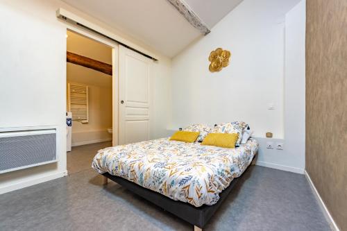 Le Fort Hypercentre Calme Proche Place Nationale in Montauban, France