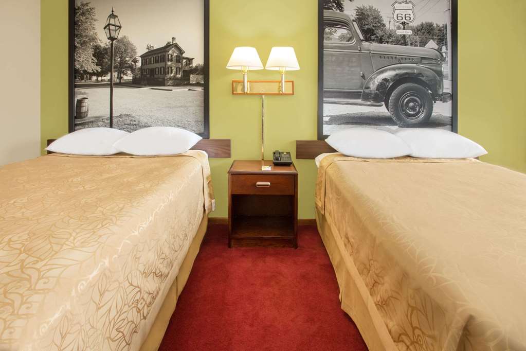 Super 8 by Wyndham Normal Bloomington - photo 13
