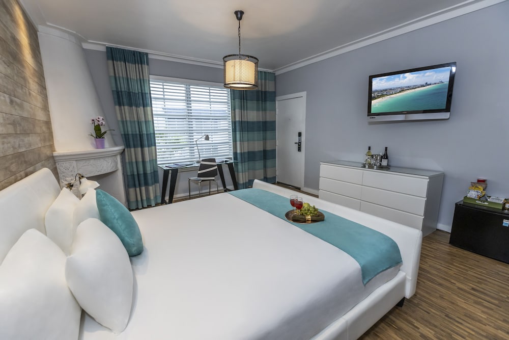 Chesterfield Hotel & Suites - photo 25