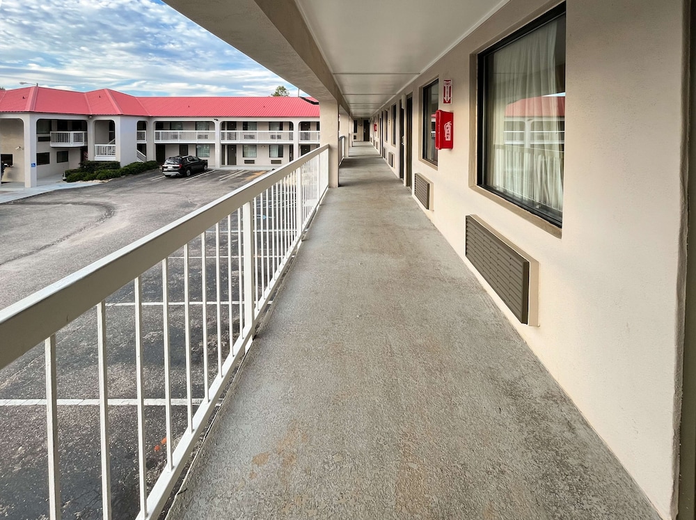 Motel 6 Abbeville AL - photo 21