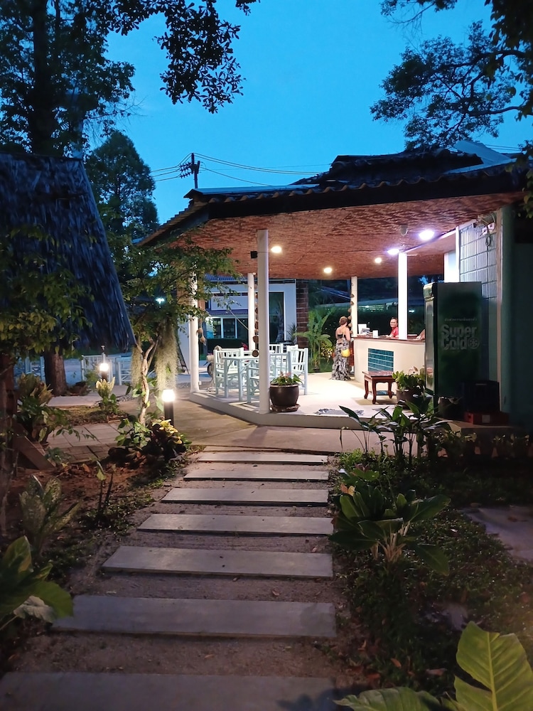 Baan Long Beach — Ko Lanta — photo 2