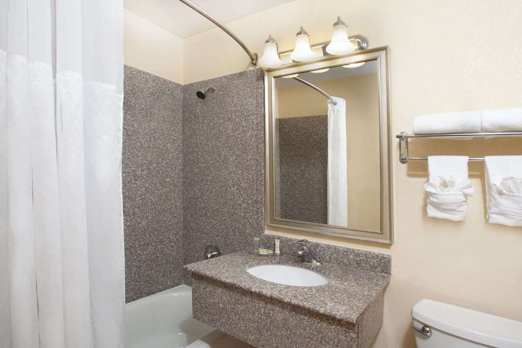 Super 8 by Wyndham Chicago Northlake O'Hare South - photo 8
