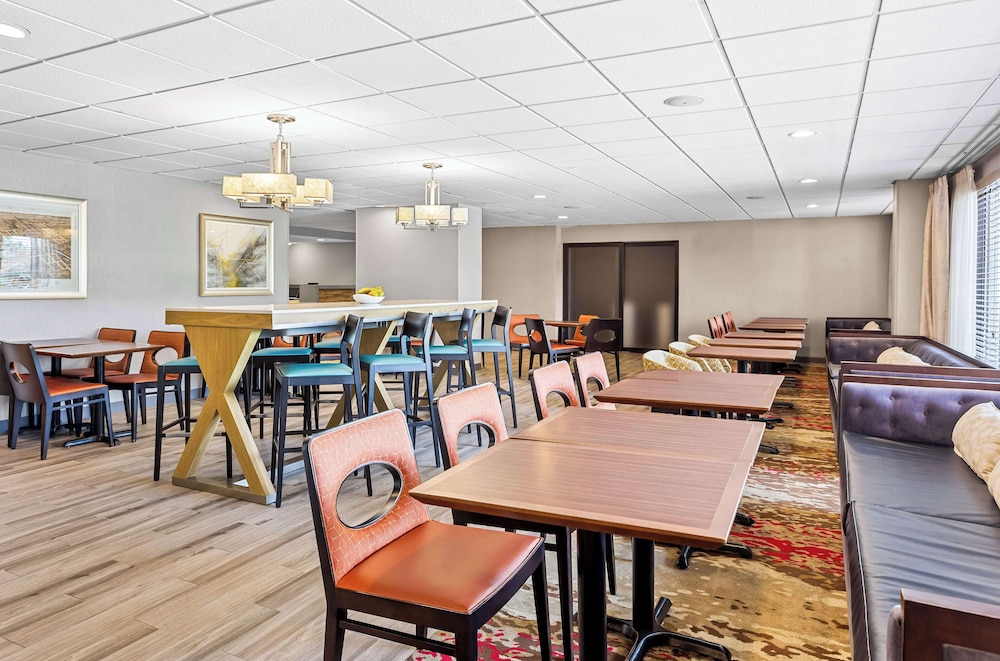 Hampton Inn Chicago Naperville - photo 27
